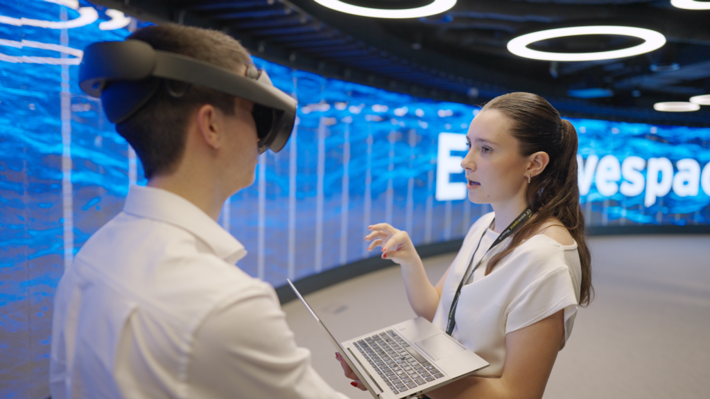 Ana Ocáriz, IE University Student, Software Developer Internshipt at EY wavespace