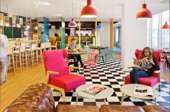 Cafe shop|poeple presenting