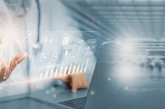 Doctor,Using,System,Analysis,Treatment,Healthcare,Patient,,Data,Network,Via